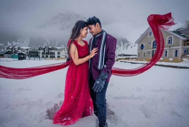 Kashmir Romance Tour Package: 3 Nights/4 Days - Srinagar to Gulmarg, Pahalgam, and Doodhpathri Tour